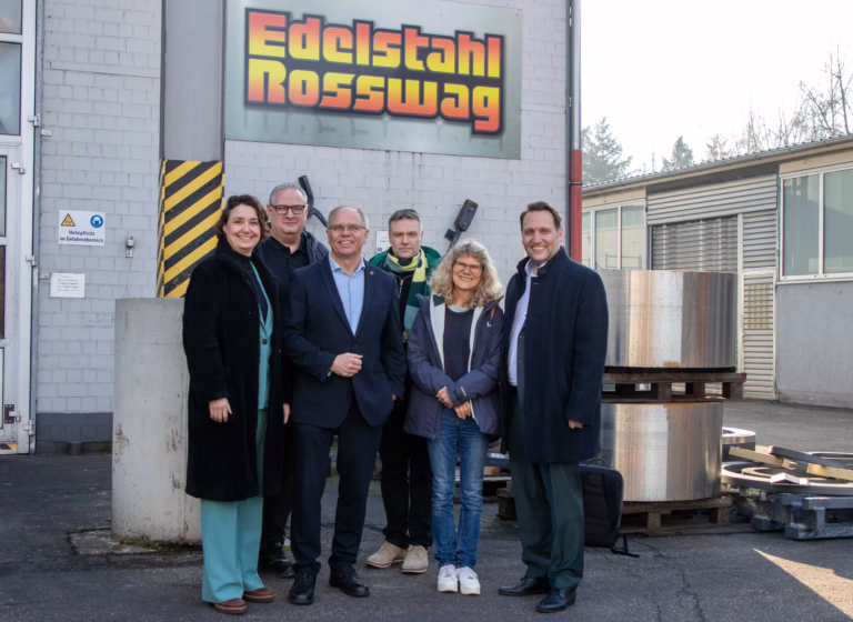Besuch bei Edelstahl Rosswag: Wo Tradition die Zukunft schmiedet