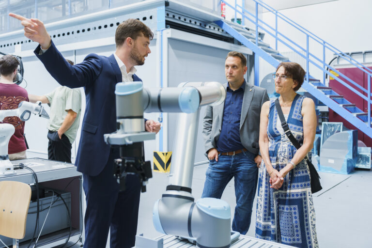 Besuch am KIT-Süd: Spitzenforschung für GreenTech und Kreislaufwirtschaft